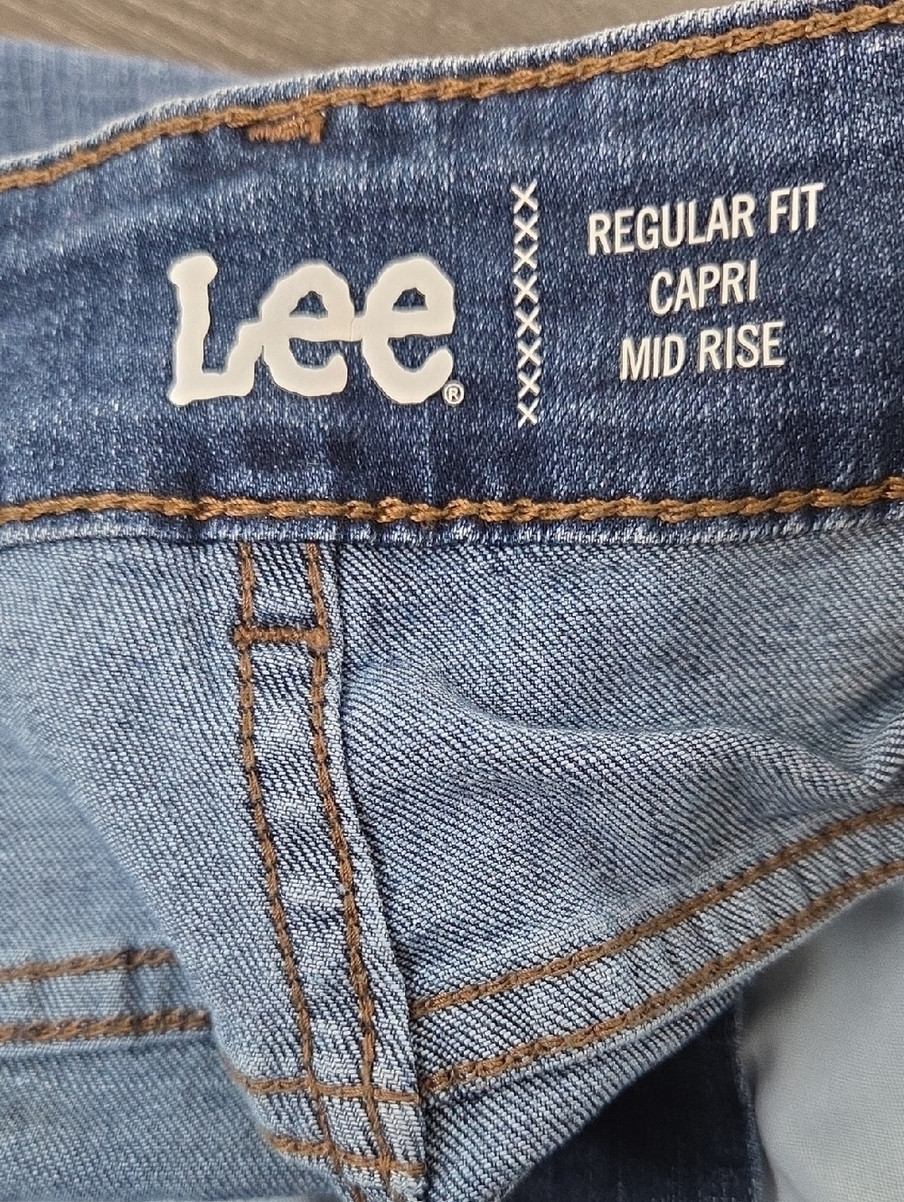 Lee Womans Midrise Regular Fit Capri STRETCH DENIM 24W NWT - Picture 9 of 16